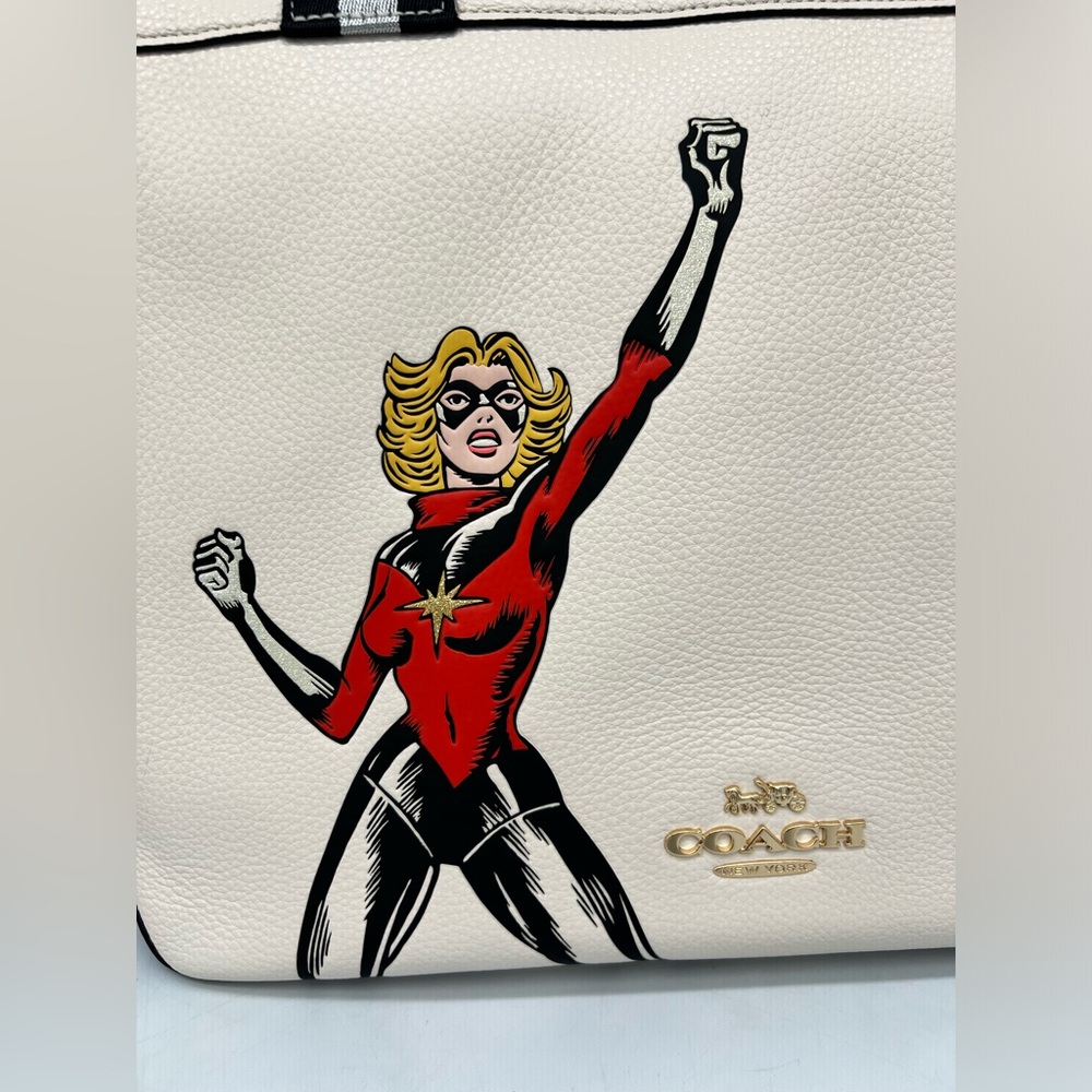 COACH TOTE Marvel Jes Tote Carol Danvers - Picture 5 of 13